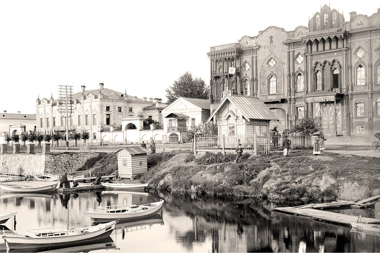Ekaterinburg (Берег городского пруда у Окружного суда, Екатеринбург)